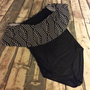 Black & white one piece swimsuit size XL
